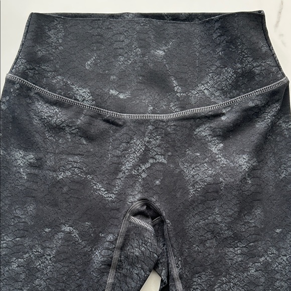 Fabletics Black Patterned Leggings - Picture 4 of 7